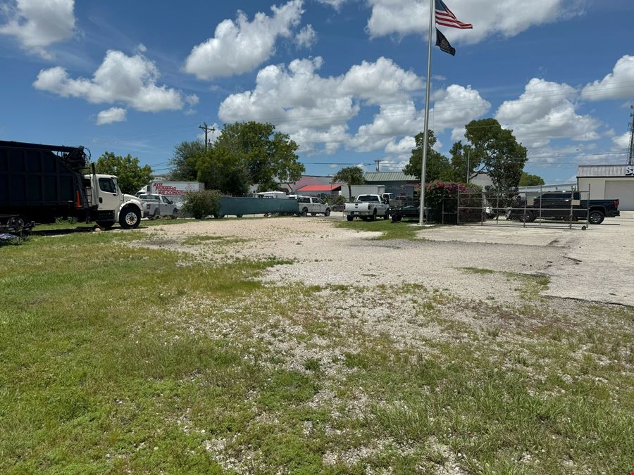 Rarely Available Commercial Flex Space in Cape Coral!