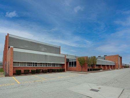 Preview of commercial space at 2800 W. Fourteen Mile