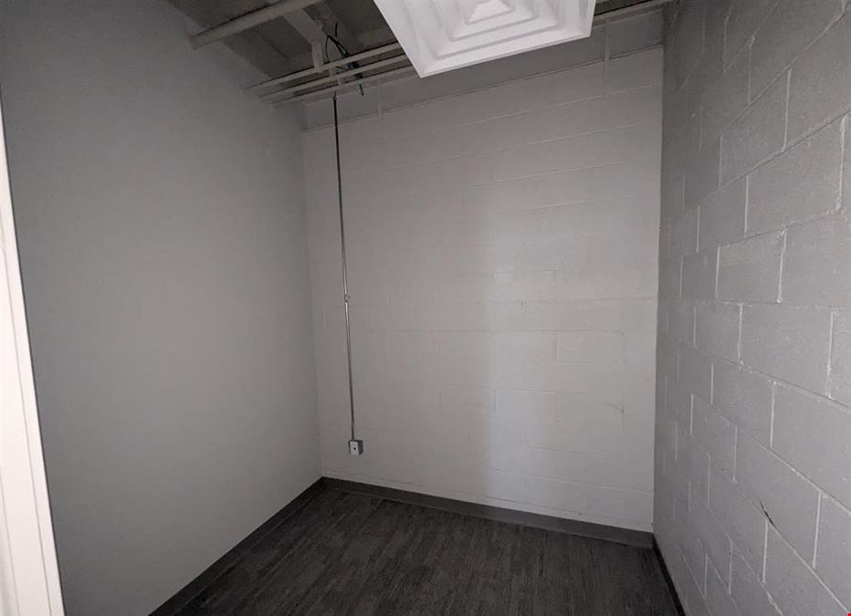 6035 N Knoxville Ave - Suites 103  & 105