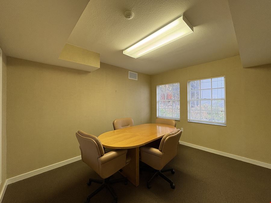 AWESOME SHORT TERM OFFICE SPACE IN DOWNTOWN SARASOTA!!