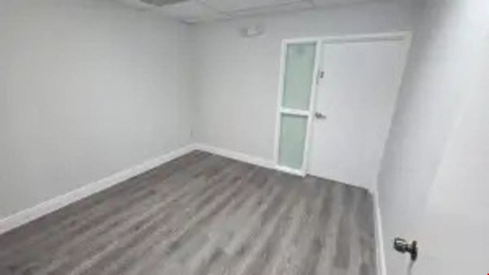 924 SF Suite 223 PROFESSIONAL & MEDICAL OFFICE SPACE FOR LEASE