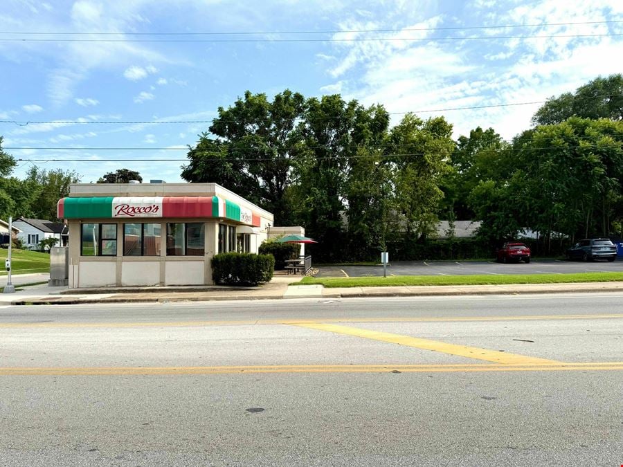 1,359 SF Freestanding Restaurant / Retail Building For Sale in Northeast Springfield