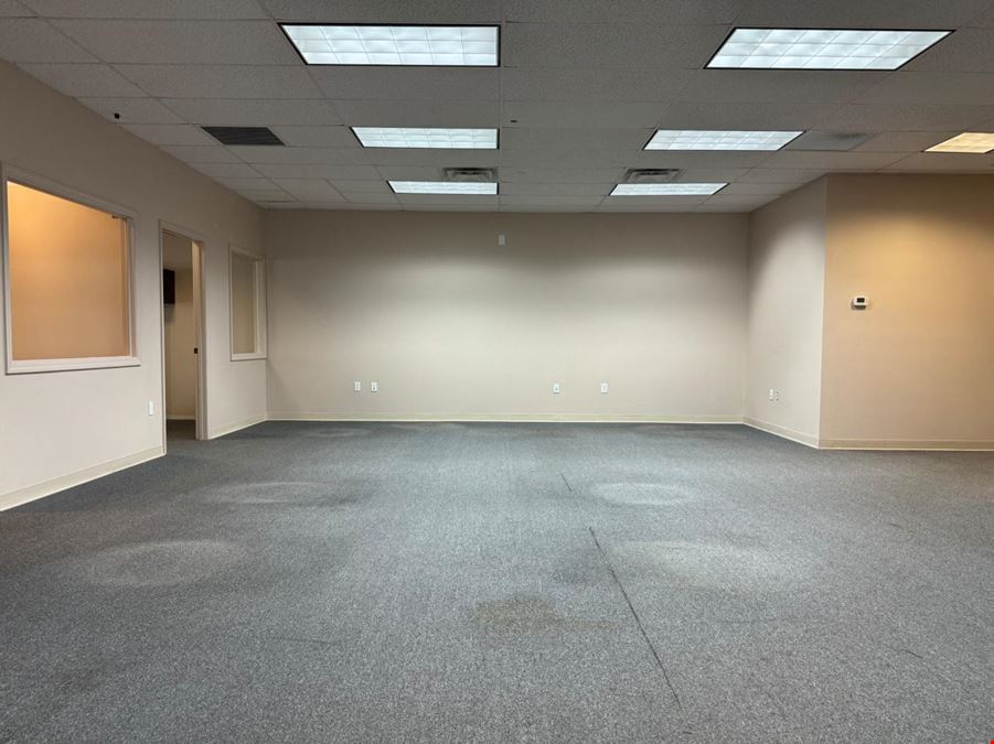 SUPER WELL LOCATED OFFICE SUITE ON UNIVERSITY PKWY.