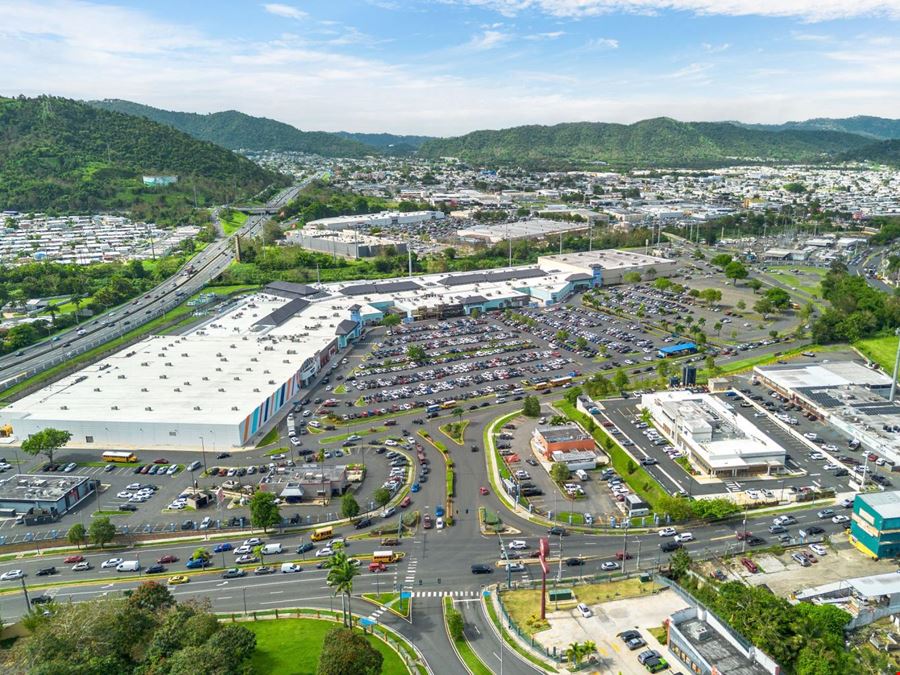 Retail Mixed Use in Shop at Caguas