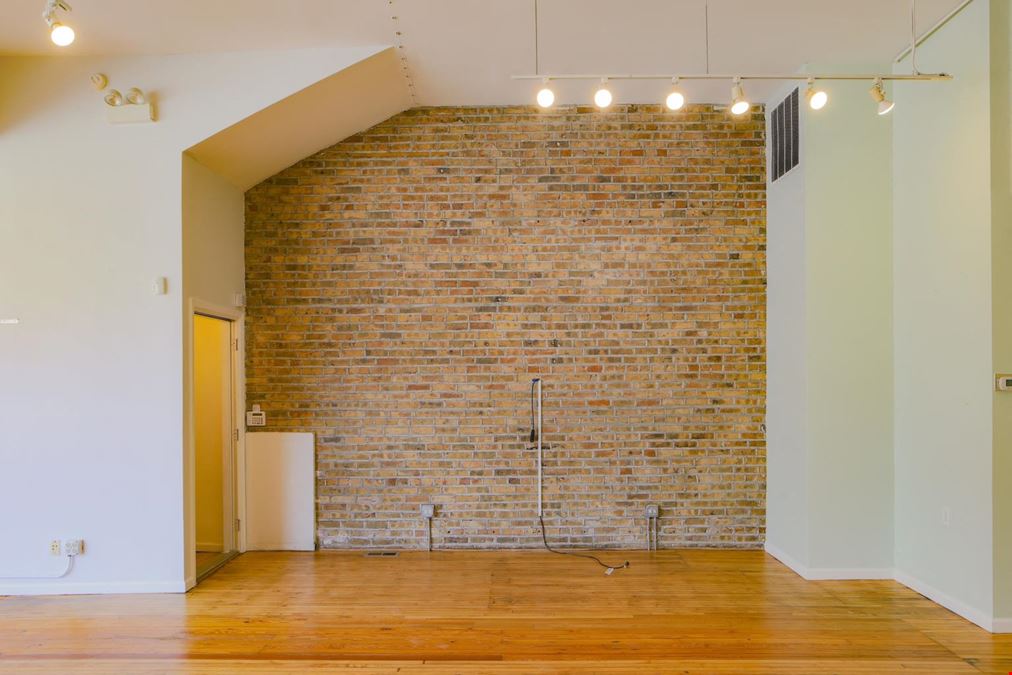1925 W Division St