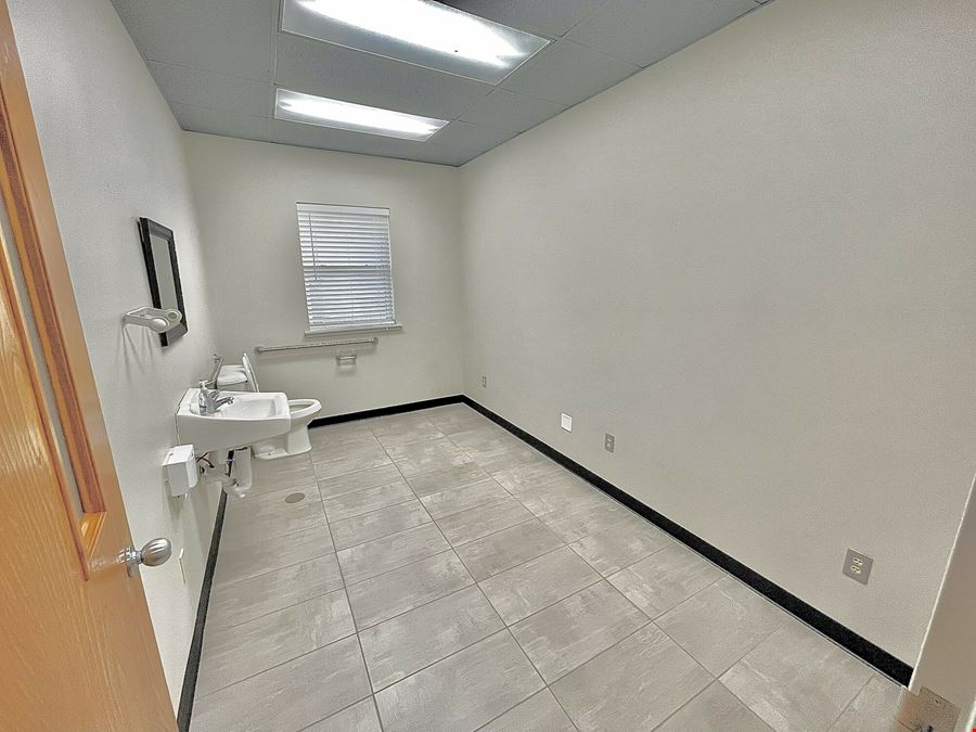 909 E Rolling Hills Dr Suite B