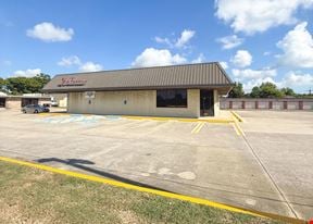 8431-8433 W St Bernard Hwy