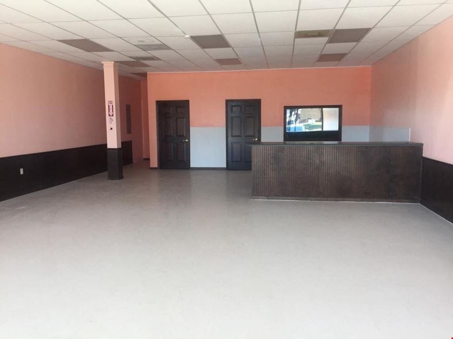 Retail/Office space along high traffic road in Mesquite 