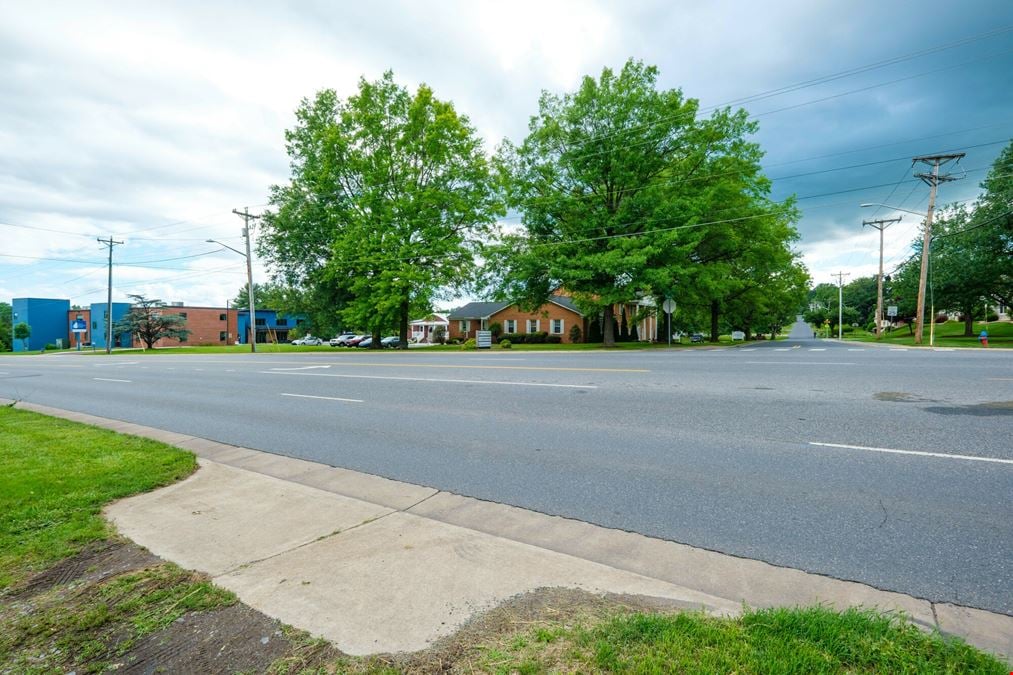 1.07 ACRE COMMERCIAL LOT IN HIGH TRAFFIC LOCATION