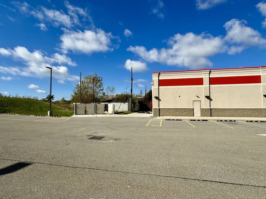 8,338+/- SF Retail Space Sub Lease