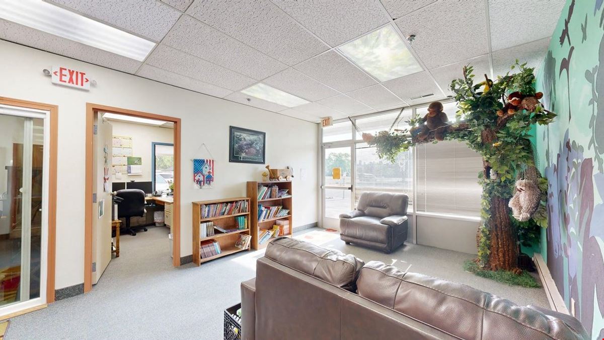 1002 10th St W