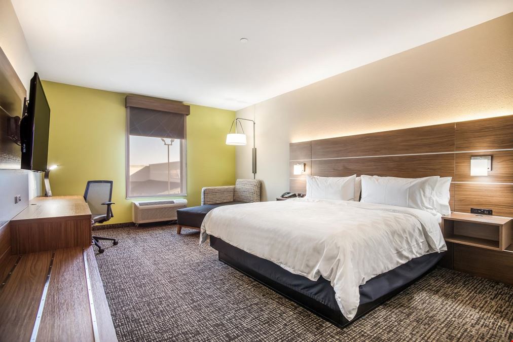 Holiday Inn Express & Suites Tulsa East-Catoosa