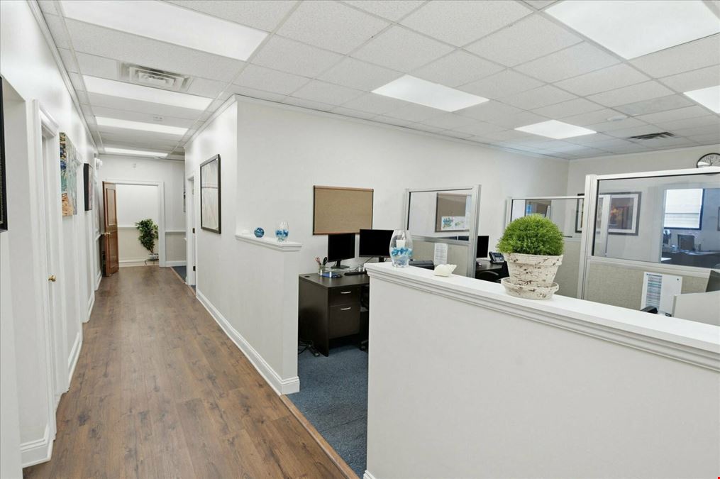 1038 West Jericho Turnpike