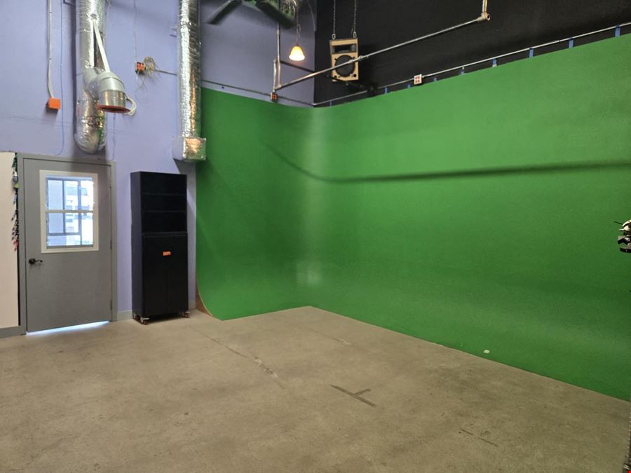 711 W 17th Street Unit G4 — Office / Studio Condo