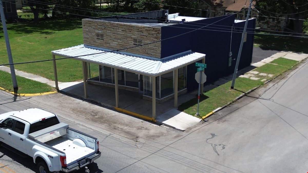 On the Downtown Fringe | Refurbished and Versatile