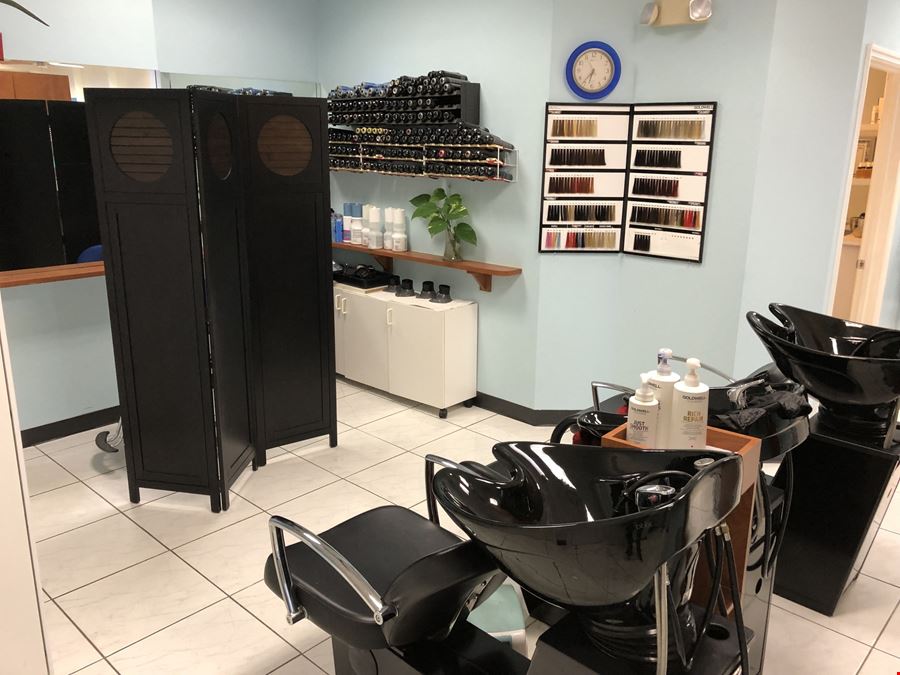 Downtown Salon For Lease
