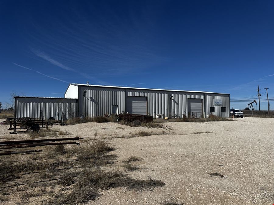 5,000 SF on 0.92 Acres on TX-83