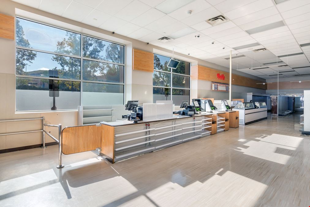 ±17,272 SF Chino Hills Anchor For Lease