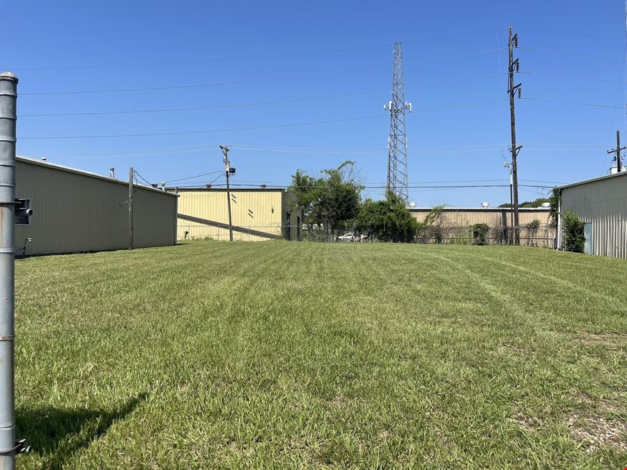 +/- 2,100 SF Office/Warehouse + Adjacent Lot For Lease