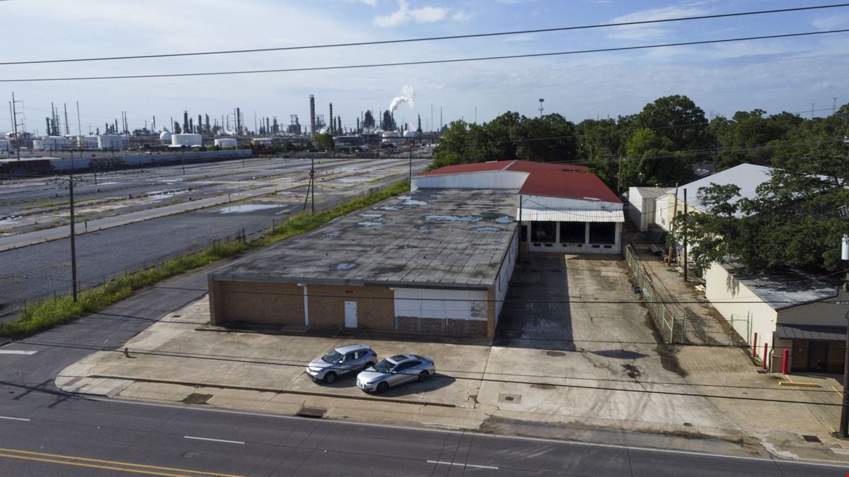±41,000 SF Warehouse Near ExxonMobil