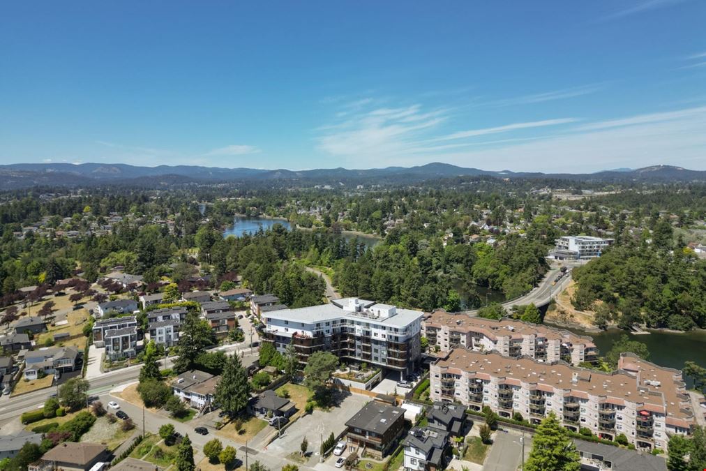 1075 Tillicum Road 