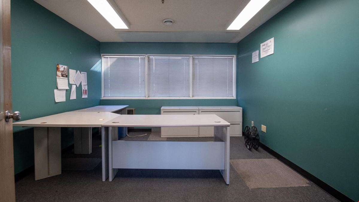 Prime Industrial Flex Space for Lease