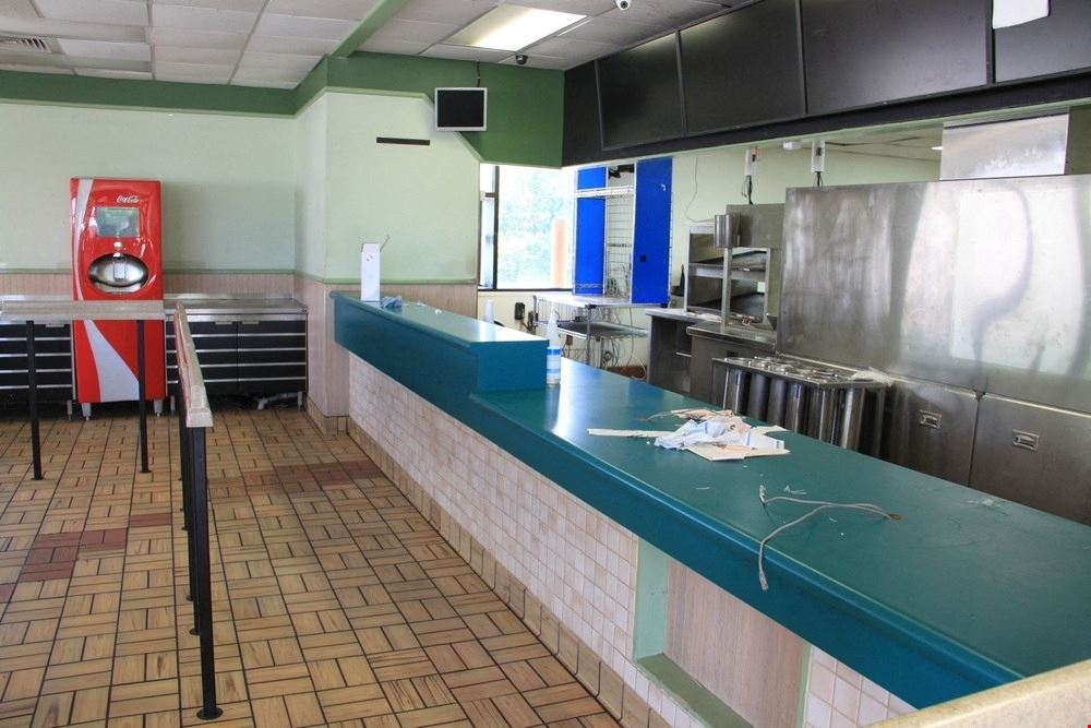 Freestanding Retail Building | Former Drive-Thru Restaurant | Century, FL