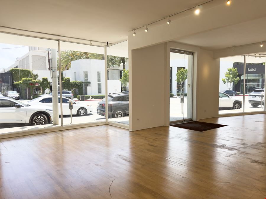 8767 Beverly Boulevard