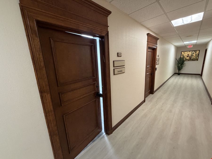 880 SF Suite 207 Professional and Medical Office Space