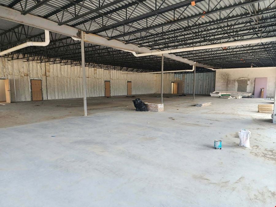 4233-4239 West Saginaw Highway