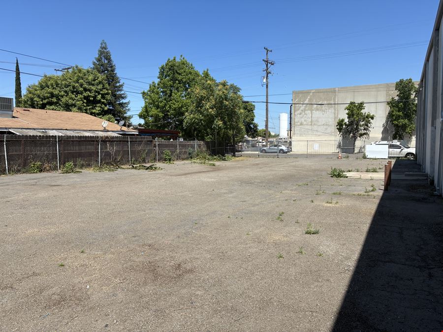 Industrial Building w/ Yard