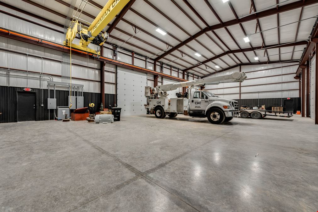 Crane-Ready Shop W/Wash-Bay & Apartment