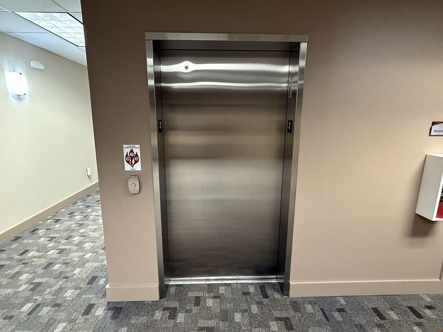868 SF Corner Office Suite