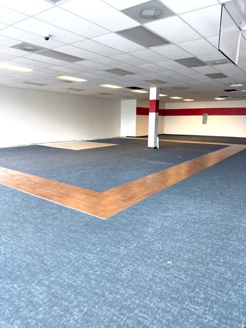 7000 N Davis Hwy | National Anchored Strip Center