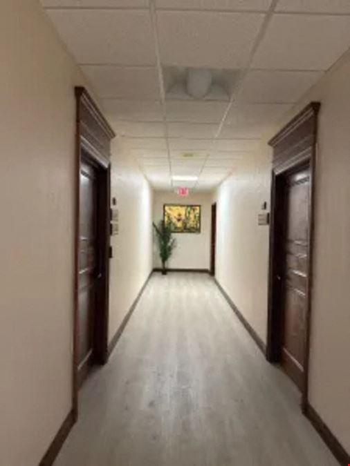 880 SF Suite 207 Professional and Medical Office Space