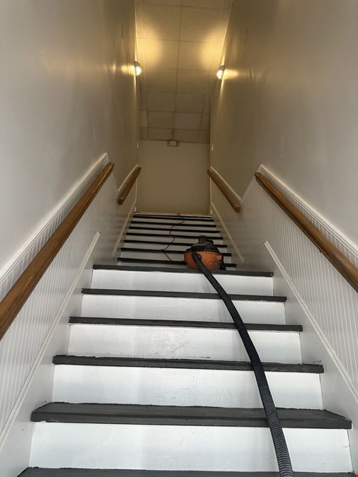 Highly Visible Commercial 2nd floor Office