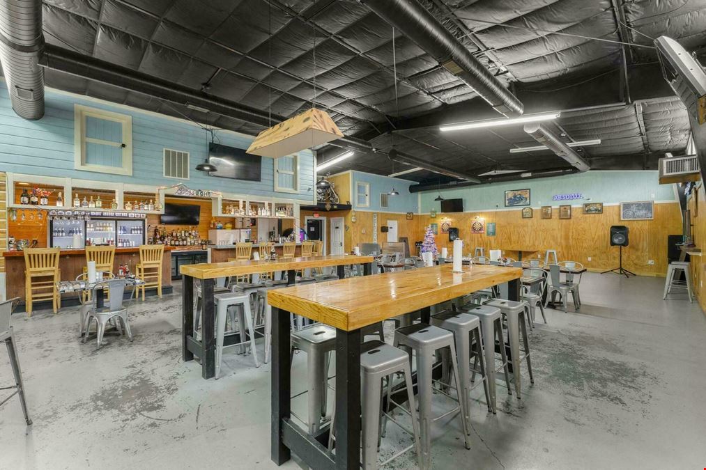 10% CAP RATE INVESTMENT OPPORTUNITY Seller Leaseback in Place (3-Year Term) Additional Upside Through Warehouse Lease-Up