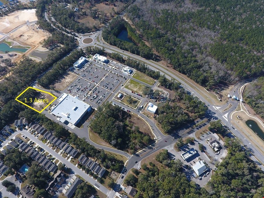 High Profile Commercial Outparcel In Publix Anchored Shopping Center