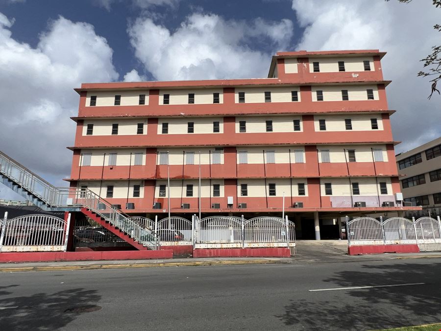 Río Piedras Commercial Building at Barbosa Avenue