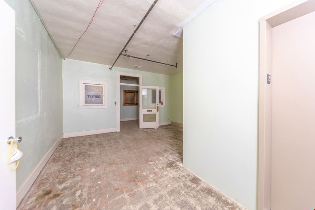 220 SW 25th St.