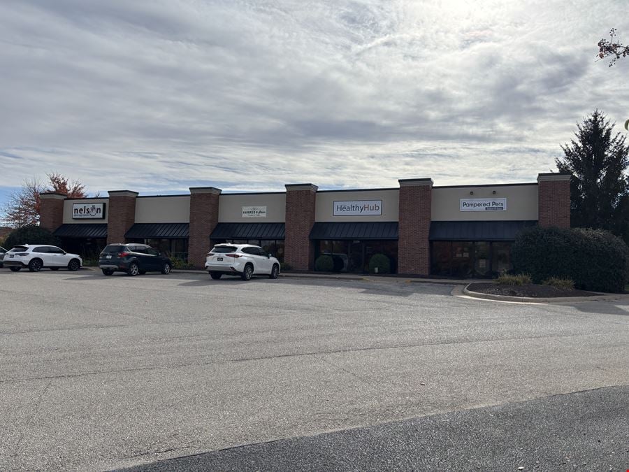 2367-2377 Cumberland Square Dr, Bettendorf