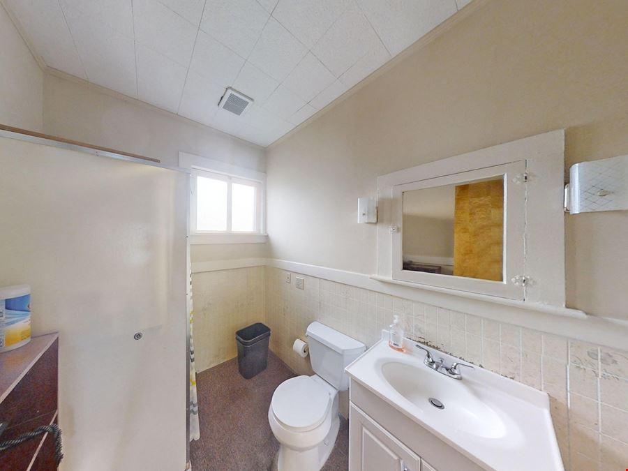 2702 Peach Street
