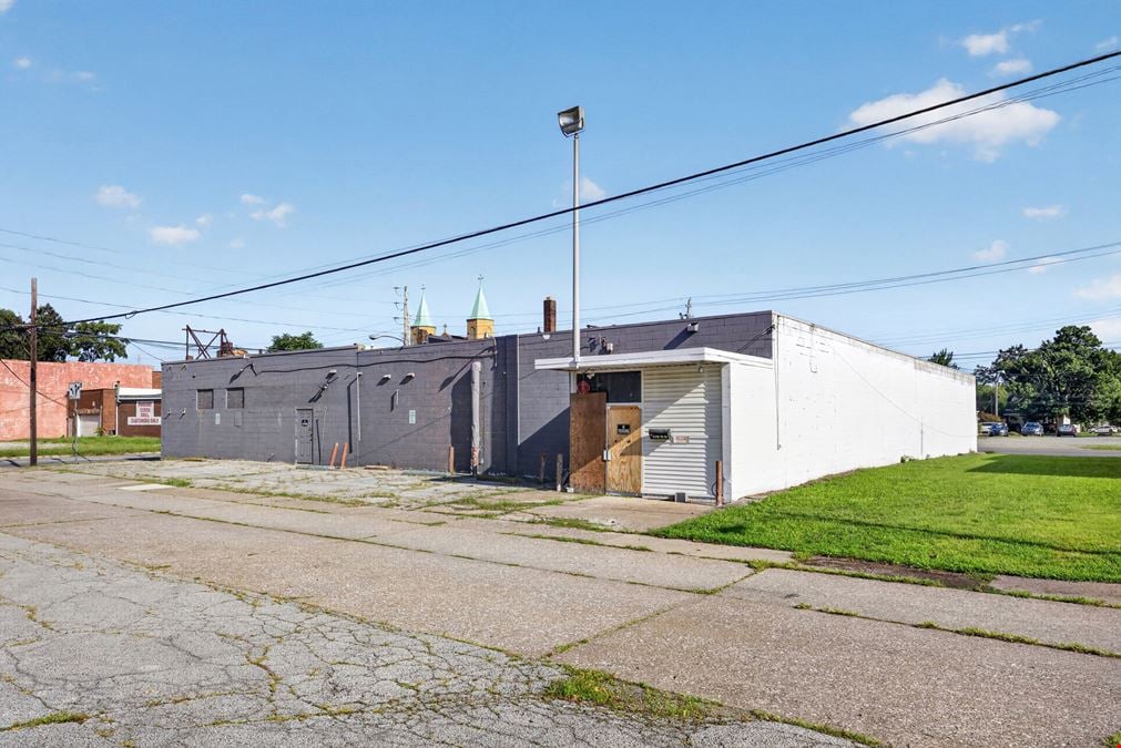 300 E 28th St