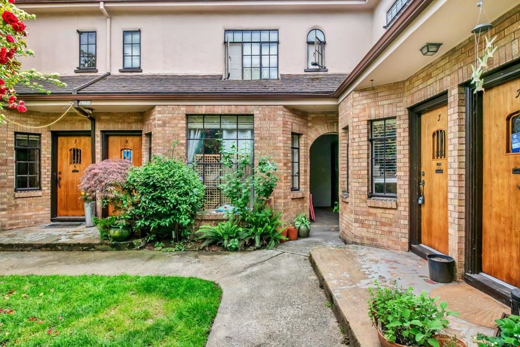 Roxi Court