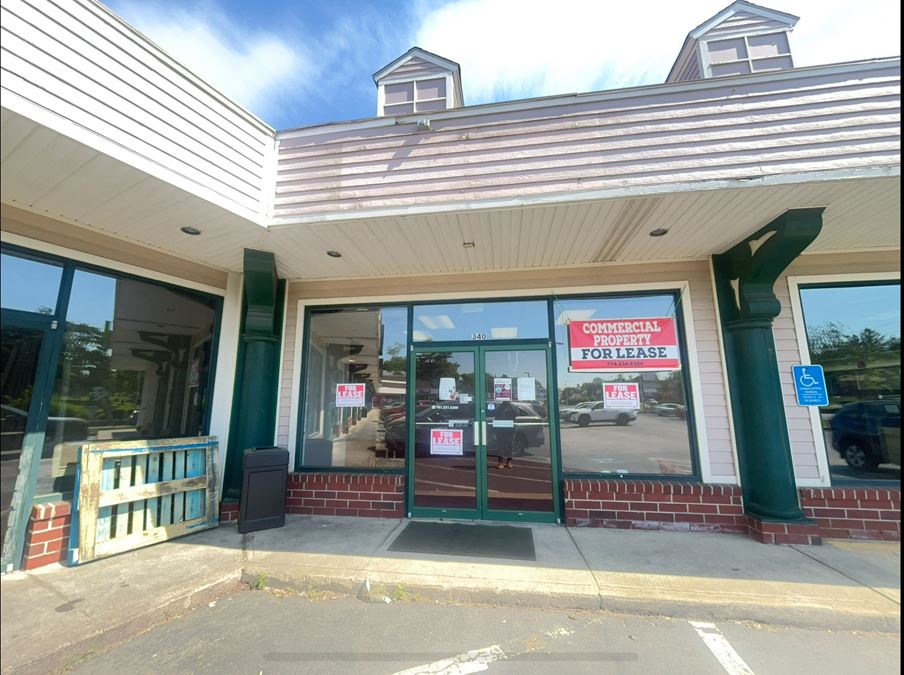 High Traffic Retail Location in Prominent Plaza