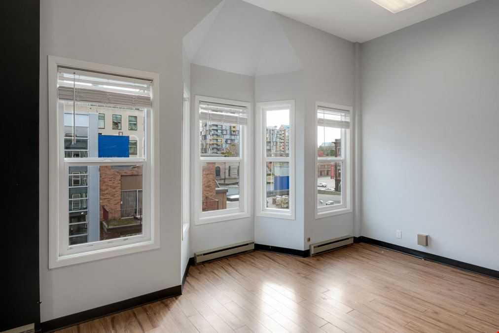 733 Johnson St (301)