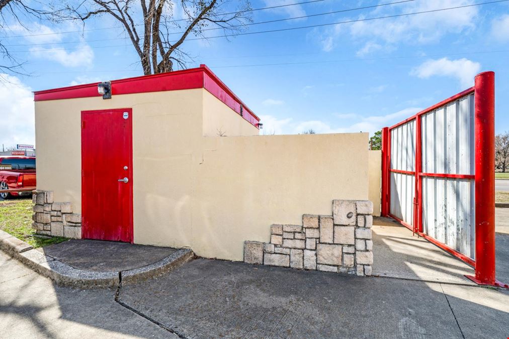 1014 W Moore Ave