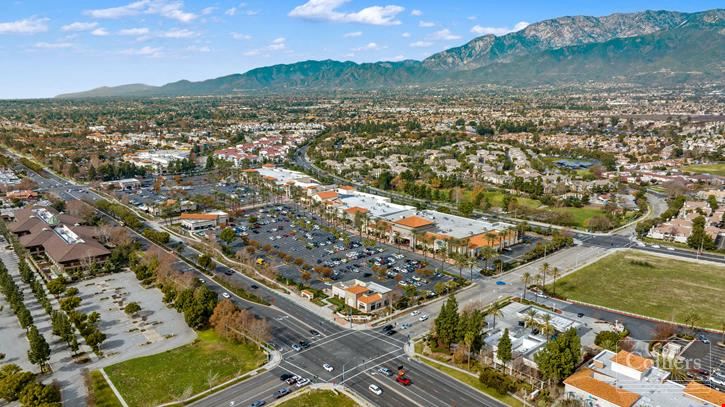 New reduced price! |Town Center Square | Exceptional Fully-Leased Retail Opportunity