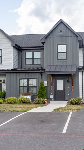 CONTEMPORARY TOWNHOUSE IN BRIDGEWATER FIELDS SUBDIVISION