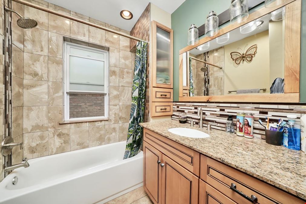 6933 S Washtenaw